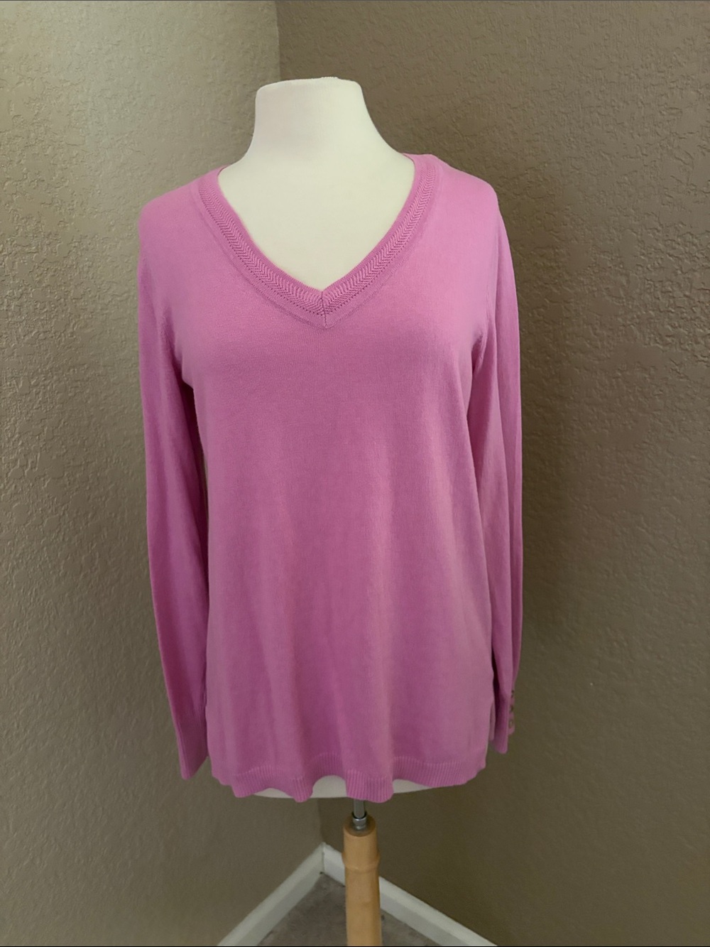 Talbots Lavender Pink V-Neck Lightweight Sweater Size M